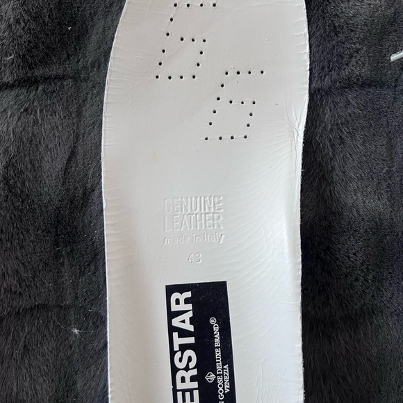 Like New Golden Goose
Men's Super-Star Flag Print Low Top Sneakers - Picture 8 of 10